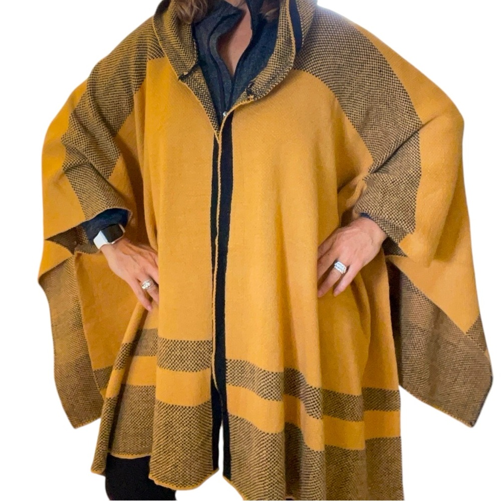 Z Avenue USA hooded women’s Cape, one size! NWOT